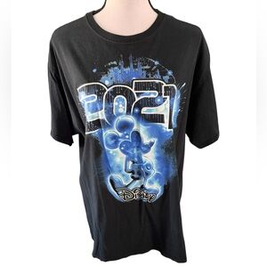 Disney Mickey Mouse 2021 Glow In The Dark Graphic Short Sleeve Tee Size Large
